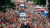 Rund 400.000 Besucher säumen die Straßen beim Schlagermove 2022