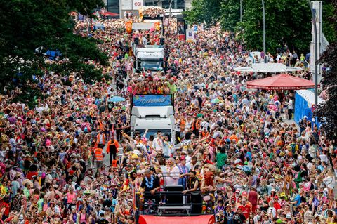 Rund 400.000 Besucher säumen die Straßen beim Schlagermove 2022
