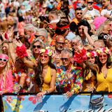 Trucks fahren beim Schlagermove 2022 durch Hamburg