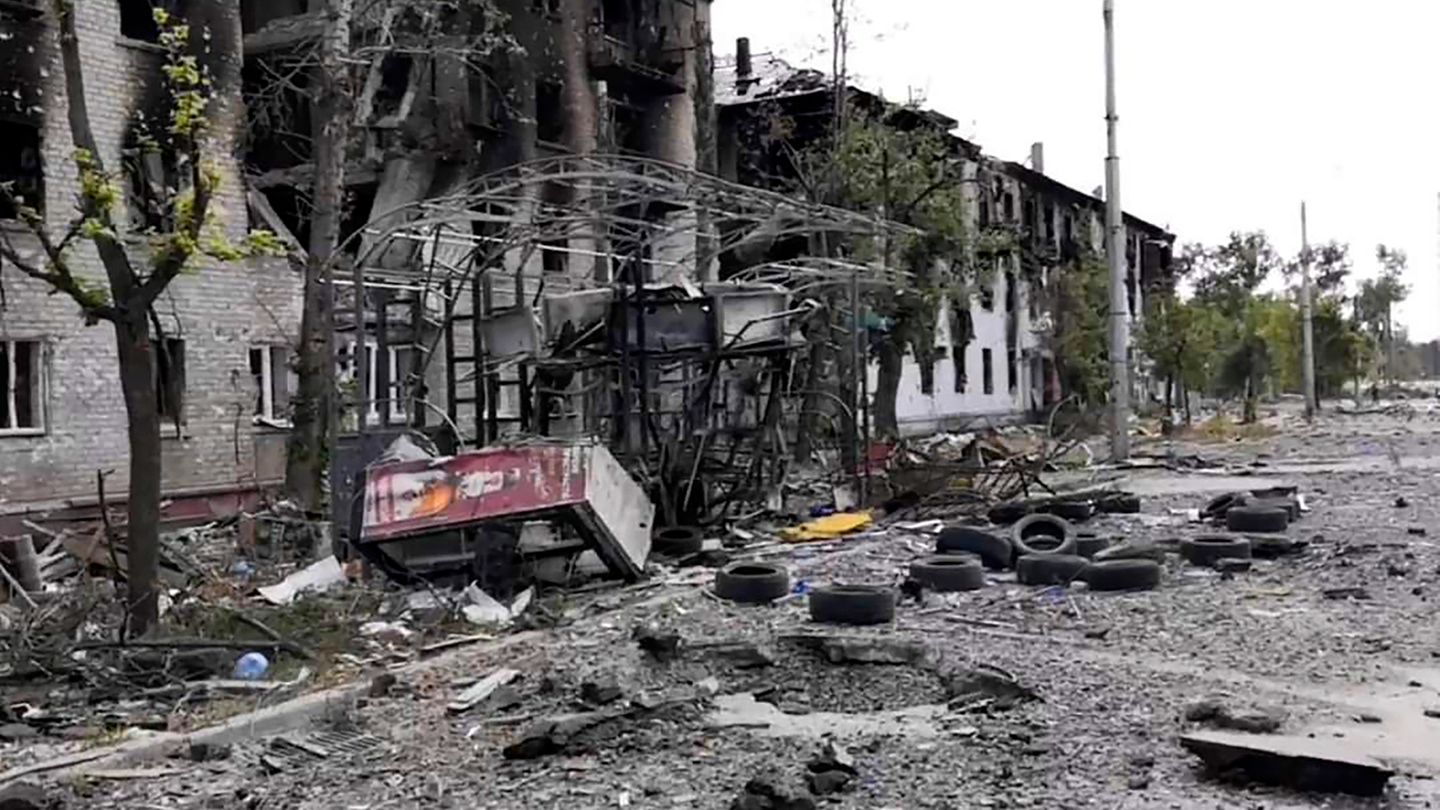 Zerstörter Straßenzug in Lyssytschansk