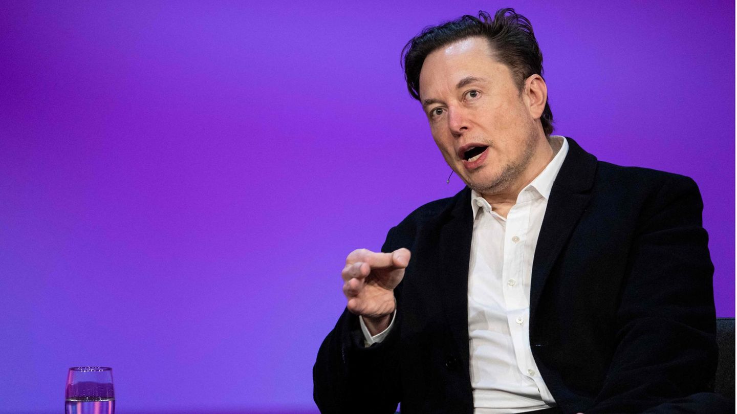 Elon Musk and Jeff Bezos are now 60 billion poorer each