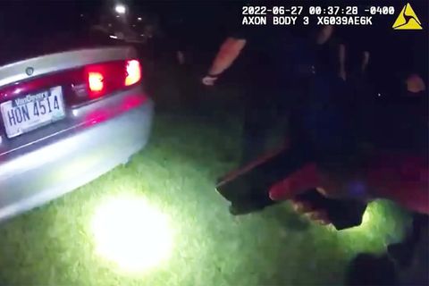 USA: Polizei erschießt Unbewaffneten mit 60 Kugeln – Bodycam-Video veröffentlicht