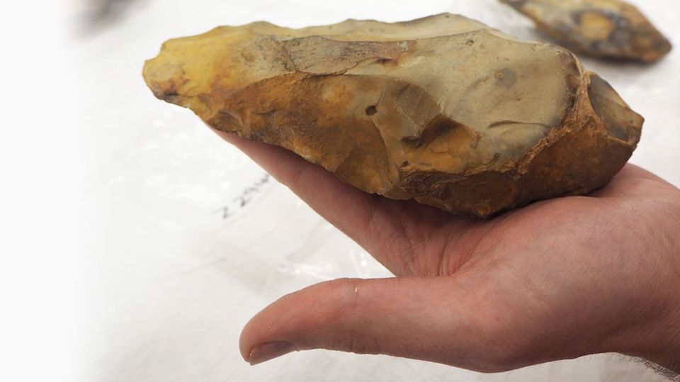 Eine Handaxt der britischen Steinzeitmenschen