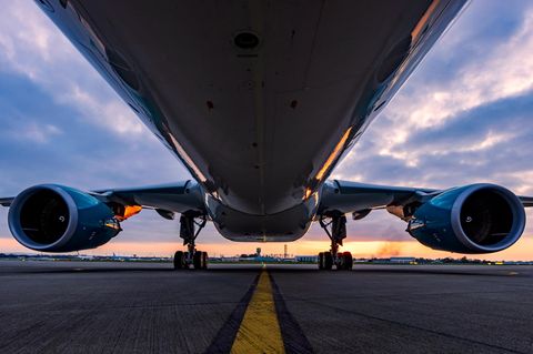 Beschädigter Airbus: Flugzeug fliegt 13 Stunden mit Loch im Rumpf