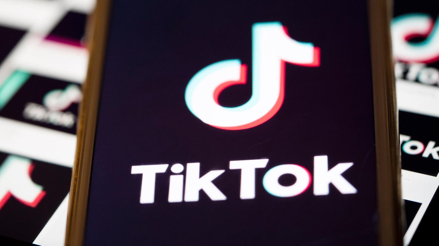 Symbol der App Tiktok auf einem Mobiletelefon