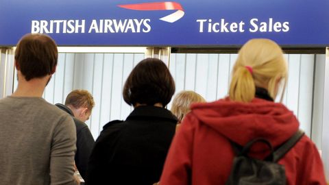 Der Ticketschalter von British Airways am Heathrow Airport