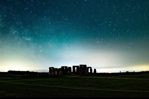 Zeitraffer: So schön kann der Nachthimmel über Stonehenge sein