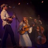 Country-Naturgewalt Sierra Ferrell auf der kleinen "Pavillon Stage"