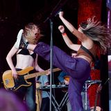 Kira Nasty Haim holt sich Unterstützung aus dem Publikum