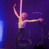 Der schwungvolle Auftritt von Alice Phoebe Lou