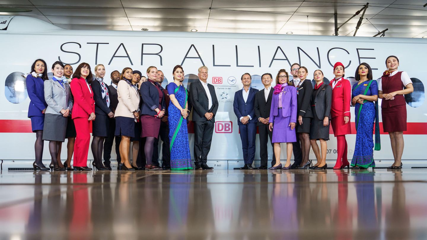 Flugbegleiterinnen der Star Alliance Airlines