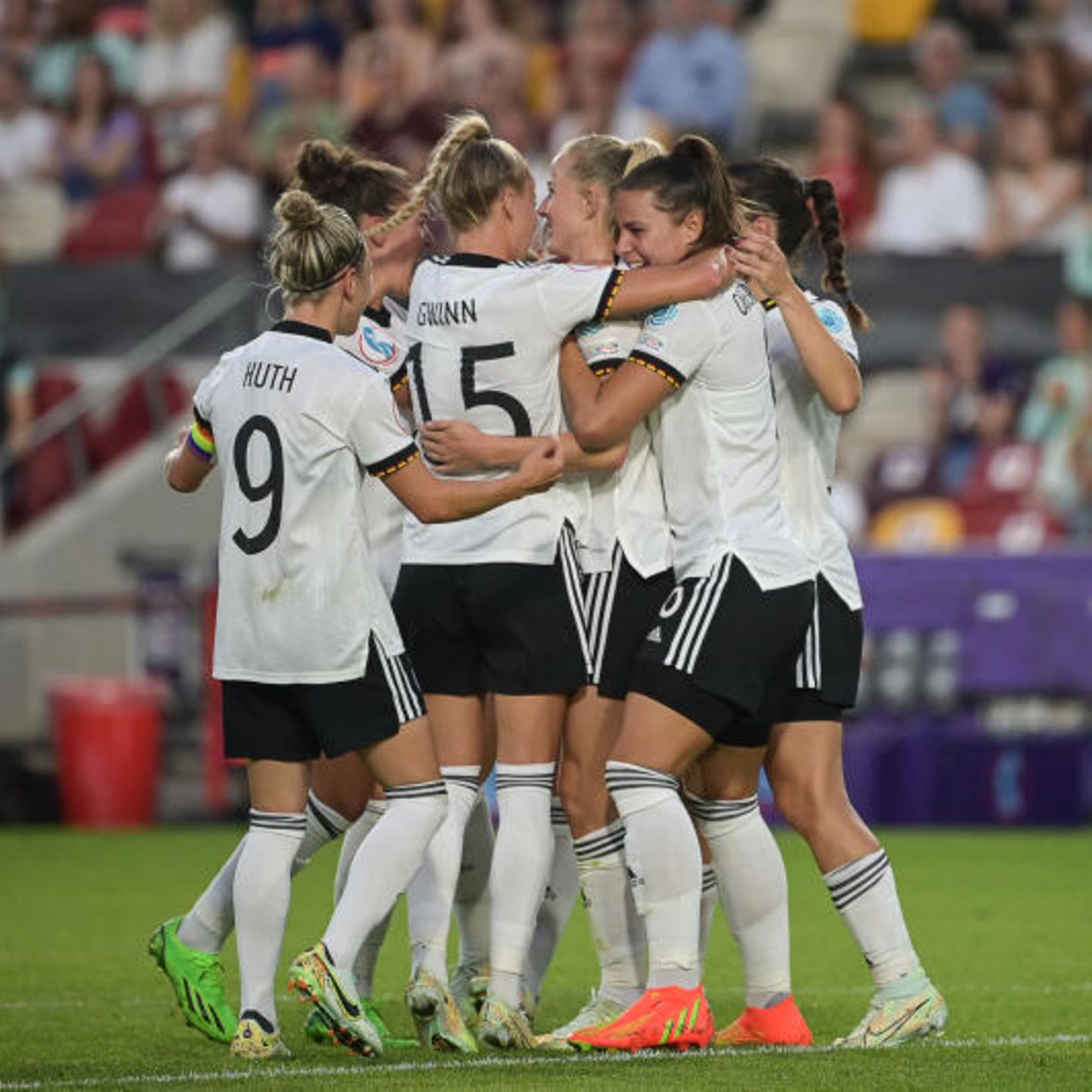 Fußball-EM-Finale Wer zeigt Deutschland gegen England im Stream und TV? STERN.de
