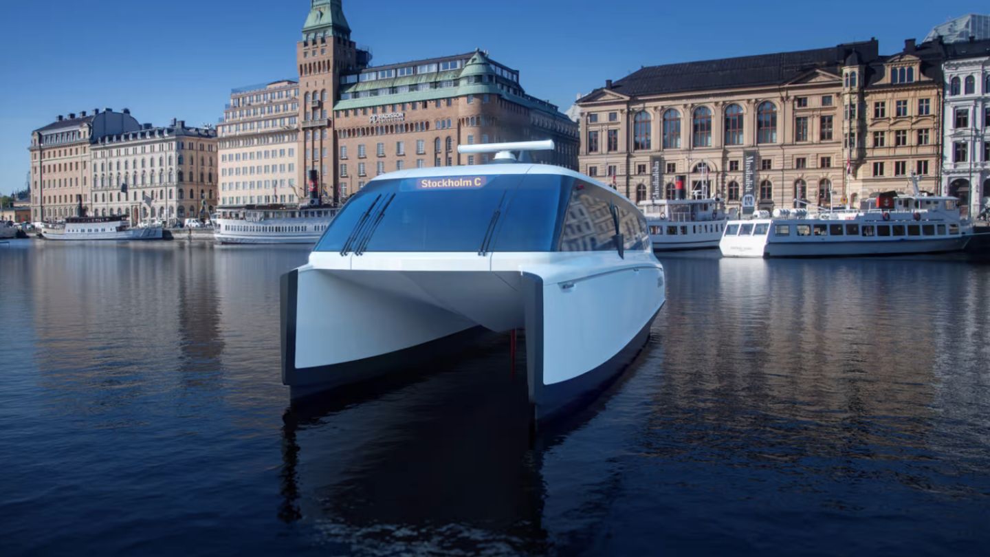 Sinkt die Geschindigkeit tauchen die Rümpfe ins Wasser ein.