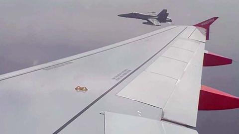 Teenager setzt Bombendrohung aus Ferienflieger ab – kurz darauf steigt ein Kampfjet auf