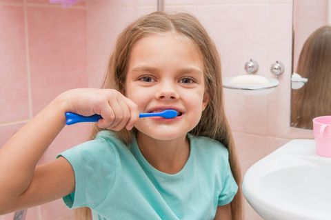 Tipp zur Zahnreinigung: Darum sollten Sie nach dem Zähneputzen nicht ausspülen