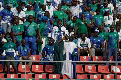 Fußballfans in Sierra Leone