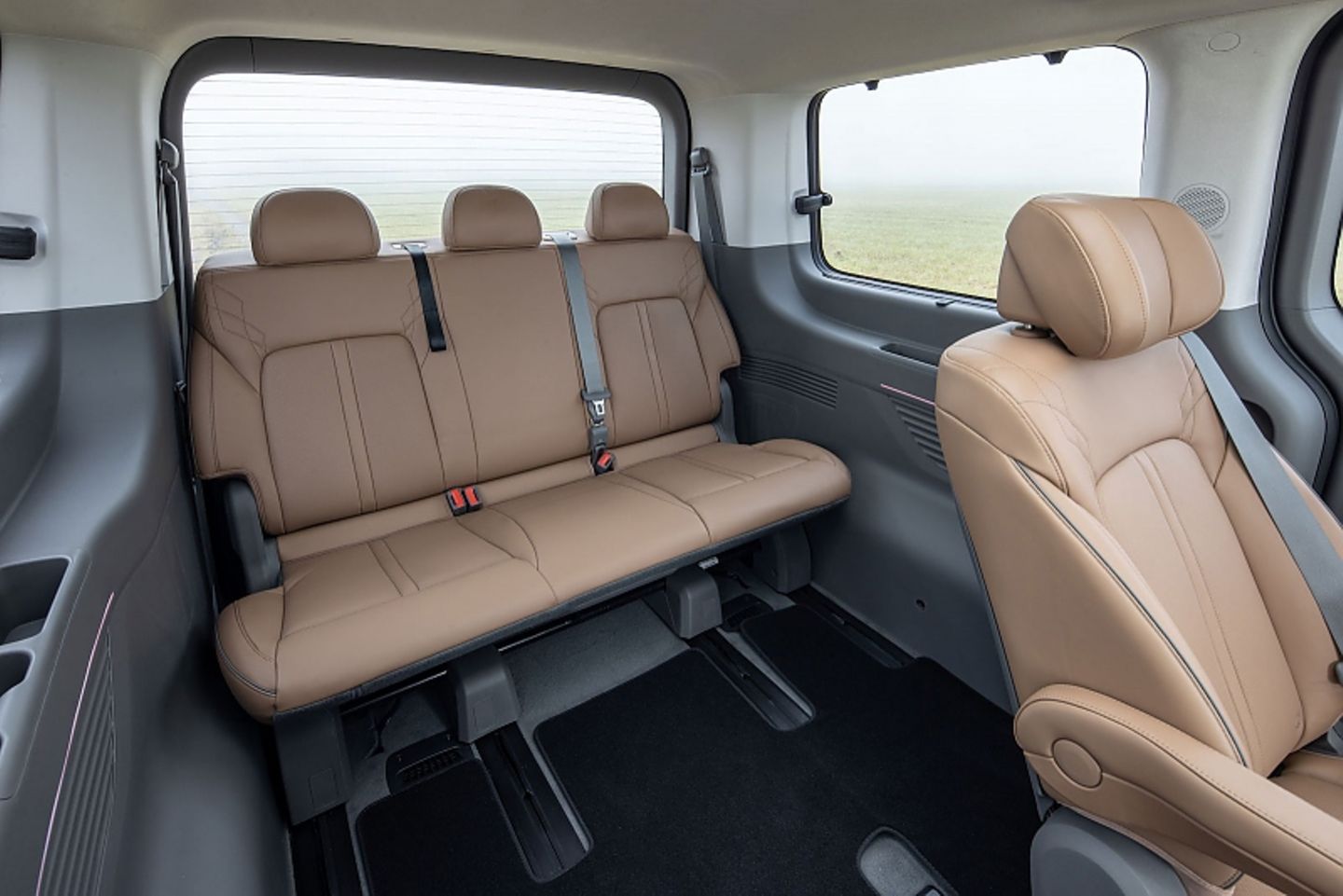 Hyundai Staria 2.2 CRDi 4WD Signature