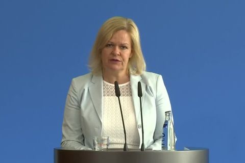 Video: Bundesinnenministerin Faeser stellt neues Migrationspaket vor