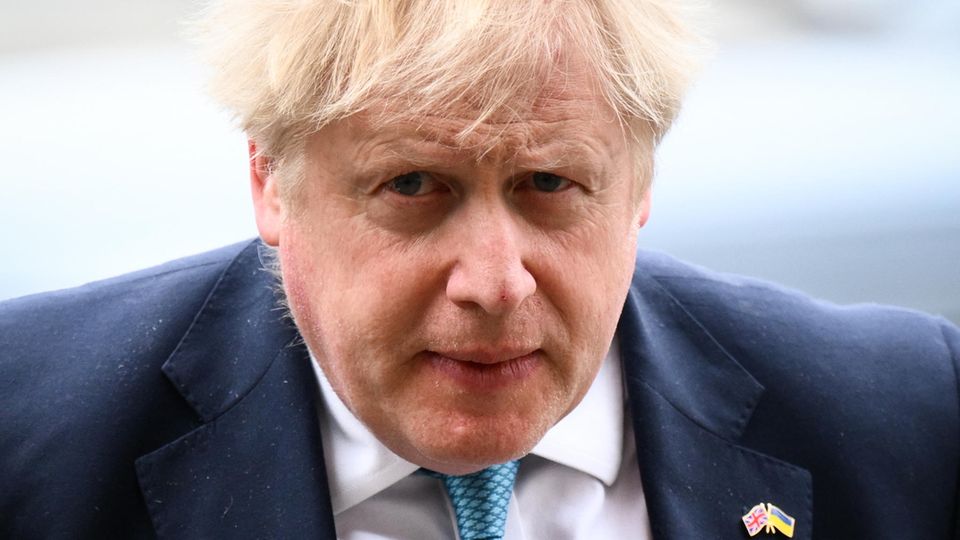 Englands Pemier Boris Johnson mit gehetztem Blick
