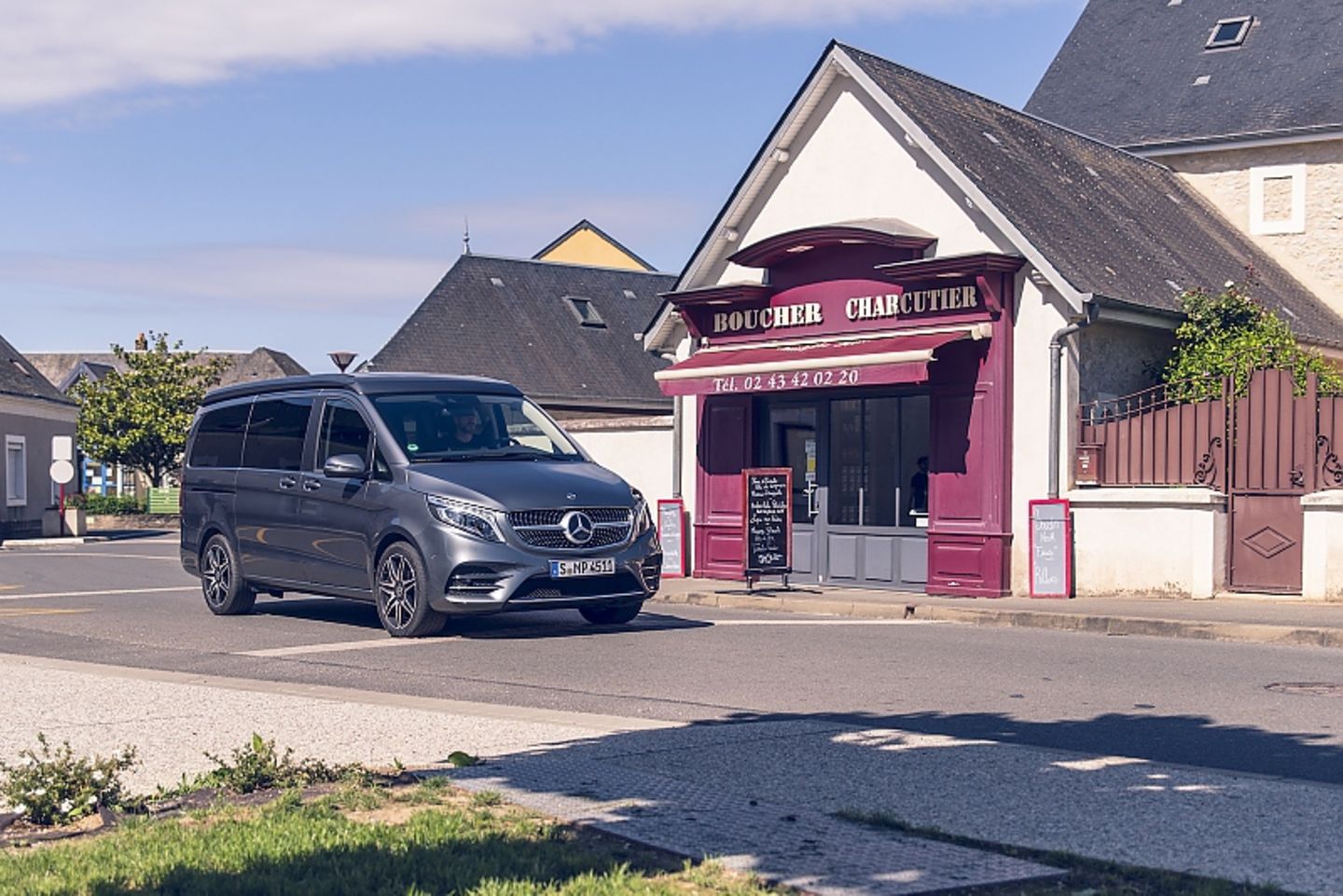 Mercedes_V_300d_Marco_Polo-3.jpg