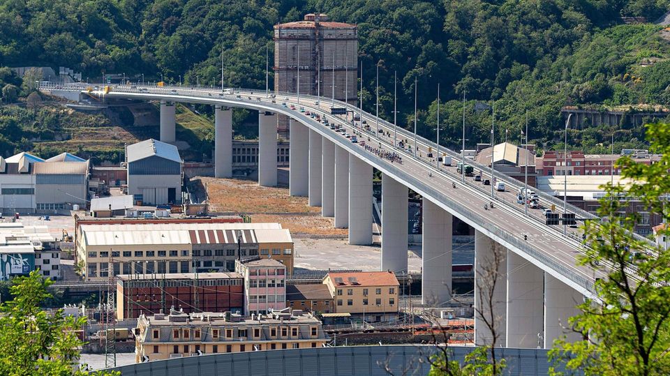 Die neu errichtetet Morandi-Brücke in Genua