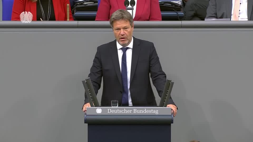 Video: Habeck: Vorgängerregierung hat Deutschland im Regen stehen lassen Video: Habeck: Vorgängerregierung hat Deutschland im Regen stehen lassen
