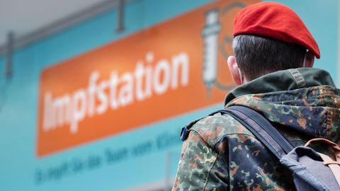 Impfpflicht für Bundeswehrsoldaten gegen das Coronavirus bleibt