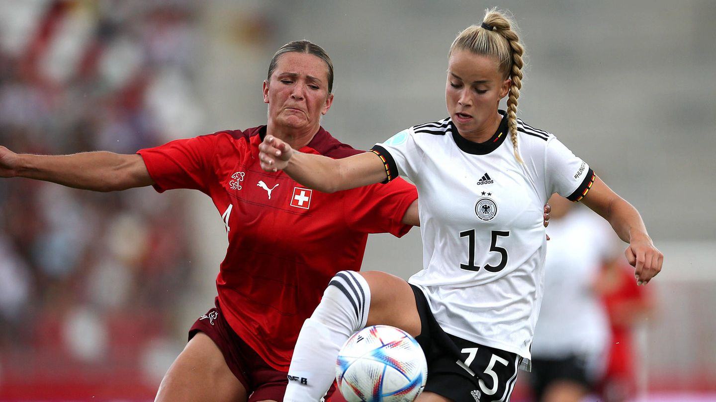 Julia Gwinn (defensive Außenbahn, FC Bayern, 23): Der Instagram-Star des DFB-Teams – mit über einer Viertelmillion Follower. Bei der WM 2019 als "Beste junge Spielerin" ausgezeichnet. Laut Torhüterin Almuth Schult "die Hübscheste" im Team. 2020 erlitt sie einen Kreuzbandriss.