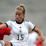Julia Gwinn (defensive Außenbahn, FC Bayern, 23): Der Instagram-Star des DFB-Teams – mit über einer Viertelmillion Follower. Bei der WM 2019 als "Beste junge Spielerin" ausgezeichnet. Laut Torhüterin Almuth Schult "die Hübscheste" im Team. 2020 erlitt sie einen Kreuzbandriss.