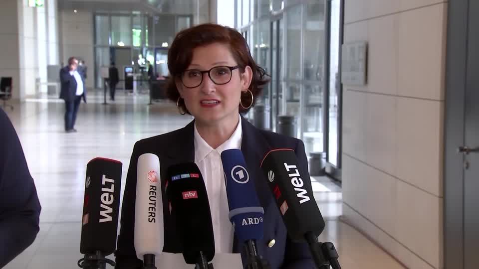 Video: Antidiskriminierungsbeauftragte: Bundestag wählt Ferda Ataman Video: Antidiskriminierungsbeauftragte: Bundestag wählt Ferda Ataman