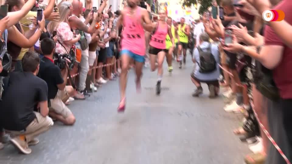 Video: Wettrennen: Auf hohen Hacken durch die Pride Week Video: Wettrennen: Auf hohen Hacken durch die Pride Week