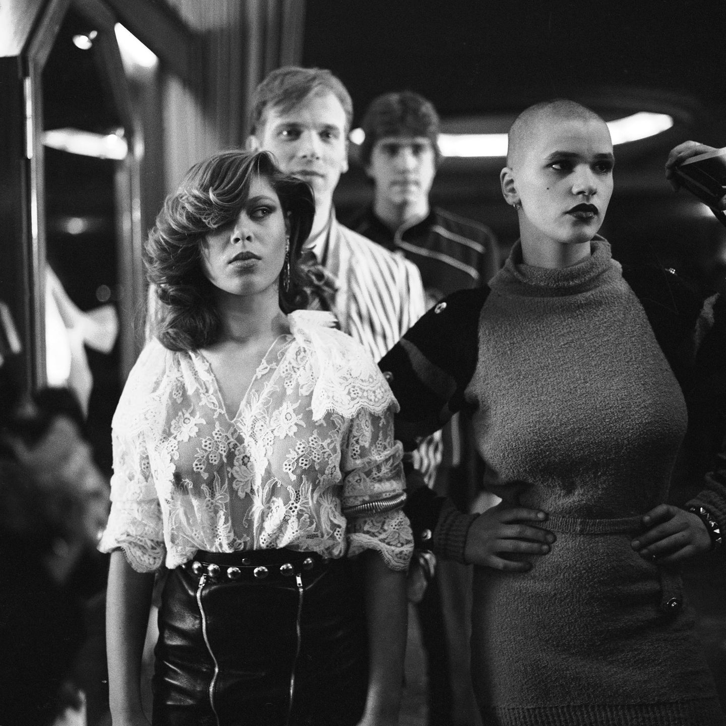 Wolfgang Fierek war auch in der 1981 gedrehten Liebeskomödie "Wie die Weltmeister" zu sehen. Darin spielte er einen übereifrigen Gerichtsvollzieher, den es aus der Provinz zunächst nach München und später in die Berliner Szene der 80er Jahre verschlägt. Esther Hess (l.) , Isabell Geisler (r.) und Sibylle Rauch waren in weiteren Rollen zu sehen.