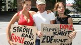 Gleich seine erste Zusammenarbeit mit Saralisa Volm sorgte für einen Eklat. "Finale", der vom ZDF produzierte Film über Liebe und wilde Emotionen während der Euphorie um die Fußball-WM 2006 wurde vom Münchner Filmfest 2007 als pornografisch eingestuft und deshalb abgelehnt. Lemke nutzte die Absage, um mit Volm (l.) und Anneke Schwabe (r.) für den Film zu werben. "Ich habe diesen Film gemacht, damit Sönke Wortmann nicht die ganze Erinnerung an diesen Sommer überlassen wird", erklärte der Regisseur. "Die Stimmung dieses Sommers war exzessiver Sex für alle Leute."