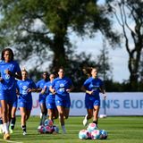 Frankreich: Mit Wendie Renard (m.) als Abwehrchefin zählen die Französinnen schon lange zur Weltspitze, gewonnen haben sich noch nichts. Mit Marie-Antoinette Katoto haben sie eine der besten Torjägerinnen der Welt in ihren Reihen. Gut besetzt sind sie also, um bis ins Finale zu gelangen.