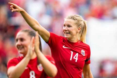 Norwegen: Die Skandinavierinnen zählten in den ersten Jahren des professionellen Frauenfußballs zur Weltspitze. 2000 wurden sie Olympiasiegerinnen. Seither haben sie keine Titel mehr gewonnen, waren aber meist mit vorne dabei. Mit Ada Hegerberg haben sie eine der besten Fußballerinnen der Welt in ihren Reihen – und eine der streitbarsten. Die Torjägerin verzichtete sogar fünf Jahre auf die Nationalelf, weil sie keine Fortschritte in Sachen Gleichberechtigung beim norwegischen Fußball-Verband sah.