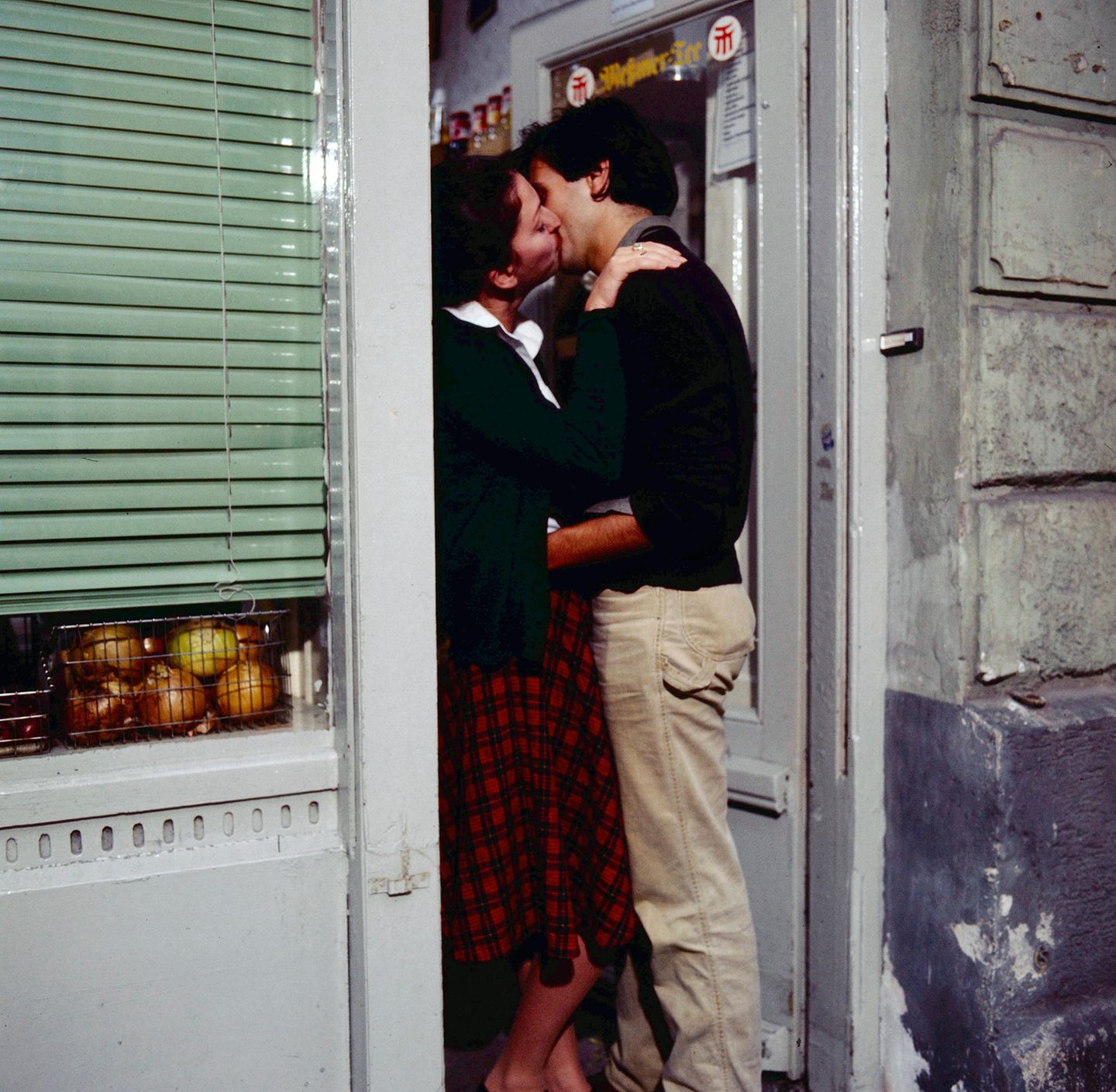 Sein erster Spielfilm, der Thriller "48 Stunden bis Acapulco", machte ihn 1967 bekannt. Mit "Rocker" gelang ihm 1972 der ultimative Hamburg-Film, er setzte dem Kiez ein unsterbliches Denkmal. 1978 drehte er mit "Amore" einen seiner schönsten Filme. Cleo Kretschmer spielt die Hauptrolle in der Komödie, die von Liebeswirren rund um den Münchner Großmarkt handelt, Wolfgang Fierek ist auch mit dabei. Beide hatte der Regisseur entdeckt. Lemke wurde für das Werk 1979 mit dem Adolf-Grimme-Preis mit Silber ausgezeichnet.