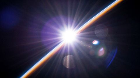 Sonnenuntergang auf der ISS – diesen atemberaubenden Anblick sieht die Crew 16 Mal am Tag