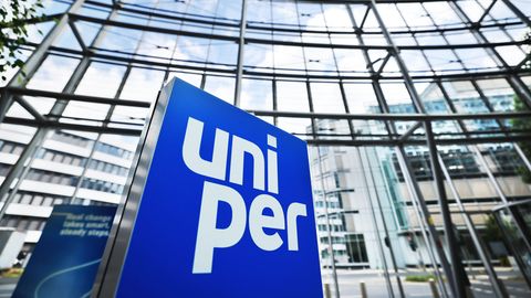 Das Uniper-Logo im Foyer der Hauptverwaltung des Energieversorgungsunternehmens in Düsseldorf