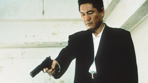 Schusswaffen in Japan gibt es fast nur im Film – wie hier Takeshi Kitano in "Brother". Pro 100 Einwohner gibt es in Japan nur 0,6 Waffen – einer der niedrigsten Werte weltweit. Der Besitz von Handfeuerwaffen ist sogar gänzlich verboten.