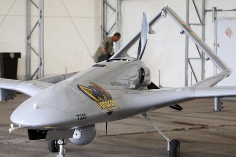 Waffen wie diese T-2 Drohne können ohne Halbleiter nicht gebaut werden.