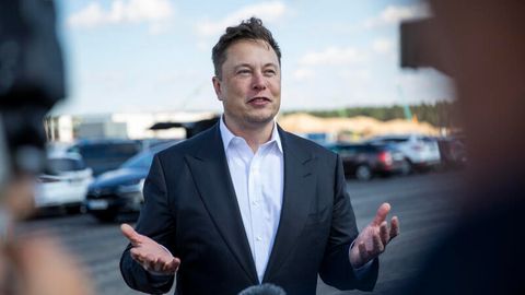 Elon Musk will den Kurzbotschaftendienst Twitter nicht mehr übernehmen und hat die Kaufvereinbarung platzen lassen