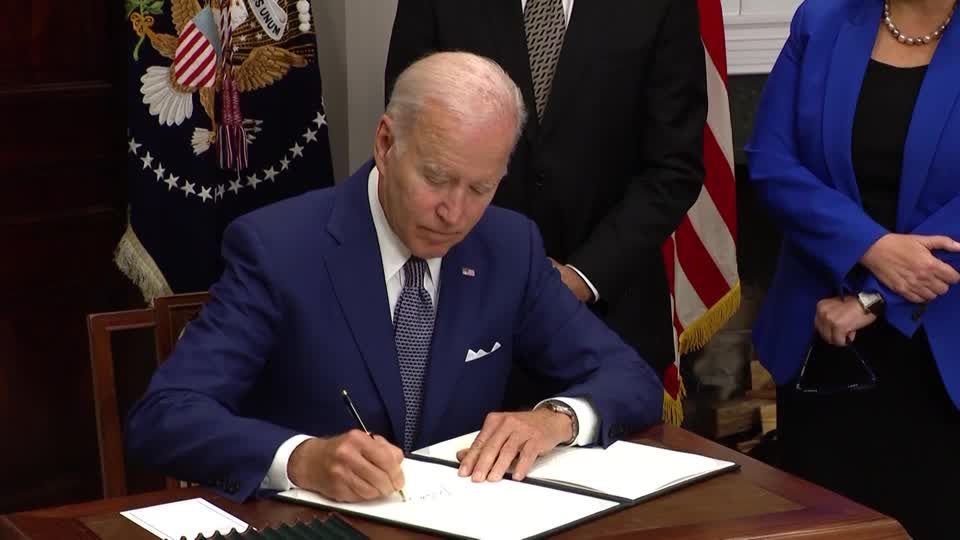 Video: Biden will mit Dekret Zugang zu Abtreibungen sichern Video: Biden will mit Dekret Zugang zu Abtreibungen sichern