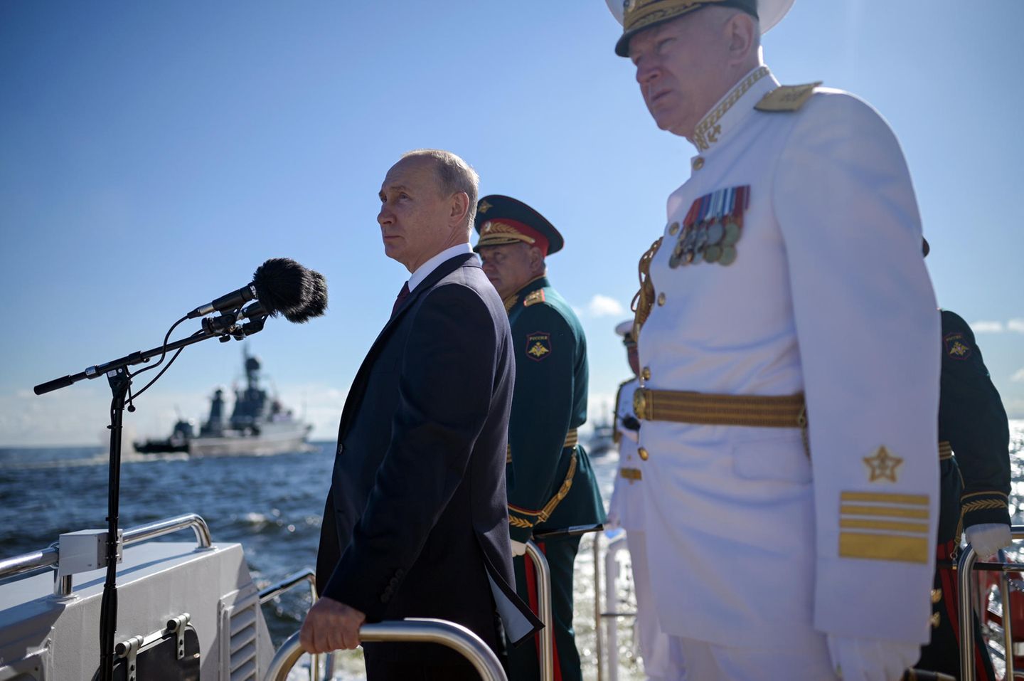 Putin, der Ewige Putin bei einer Militärparade in Sankt Petersburg: 20 Jahre lang herrscht Putin im Sommer 2020 über Russland.