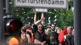 Teilnehmer der Loveparade am Kurfürstendamm