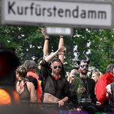 Teilnehmer der Loveparade am Kurfürstendamm