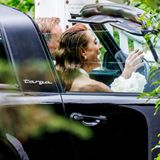 Lachend fahren Lindner und Lehfeldt in einem offenen Wagen davon. Am Abend sollte noch in der "Sansibar" am Nordseestrand gefeiert werden.