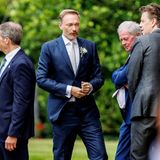 Gegen 15.30 Uhr kam der Bräutigam zur Trauung in der Kirche St. Severin auf Sylt an.