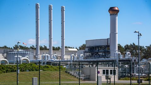 Blick auf Rohrsysteme und Absperrvorrichtungen in der Gasempfangsstation der Ostseepipeline Nord Stream 1
