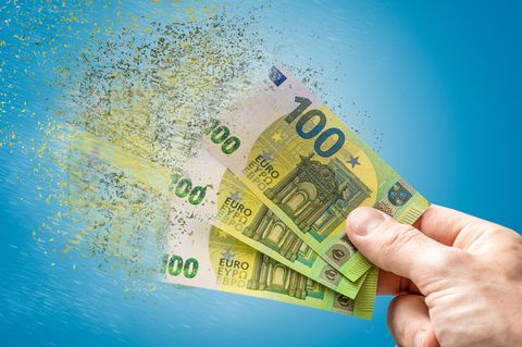 300 Euro bekommen, mindestens 100 Euro zerronnen: Laut Bundesfinanzministerium bleiben durchschnittlich wohl 193 Euro netto.
