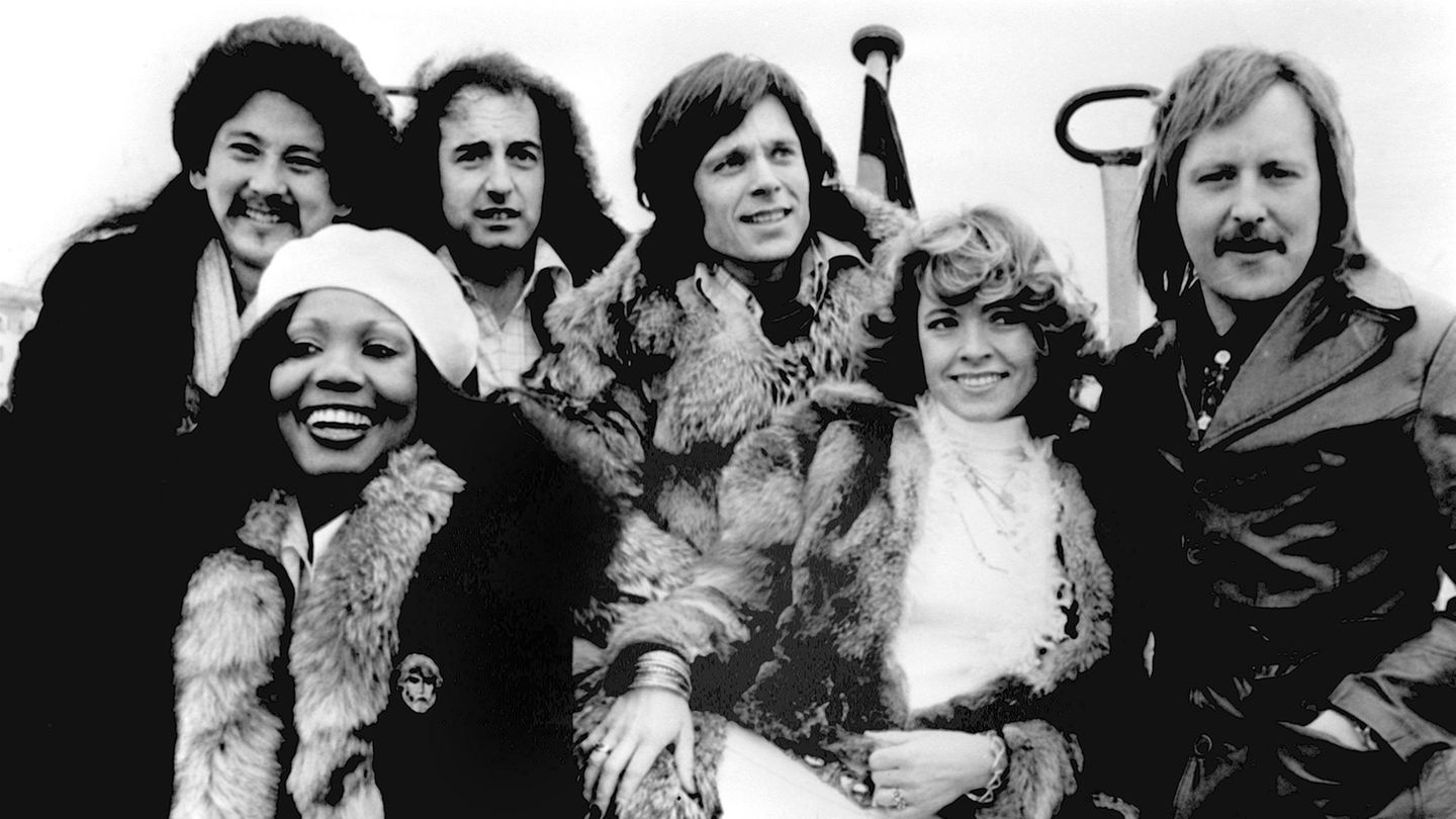 Jürgen Drews (Mitte) mit den "Les Humphries Singers" im Jahr 1976